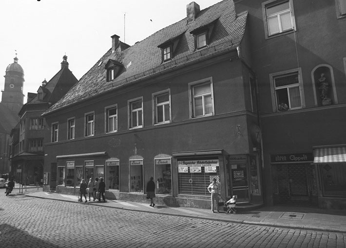 Die Filiale des Bayerischen Schokoladenhaus in der Bahnhofstraße 1 im Jahr 1972