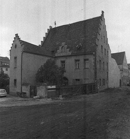 Das "Klösterl" in der Eichenforstgasse, heute Standort des Amberger Luftmuseums im Jahr 1972. Bis 1966 war hier auch die Stadtbücherei Amberg untergebracht.