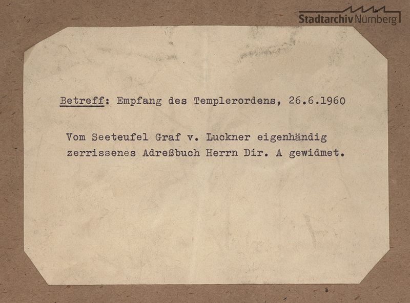Umschlag des zerrissenen Telefonbuches