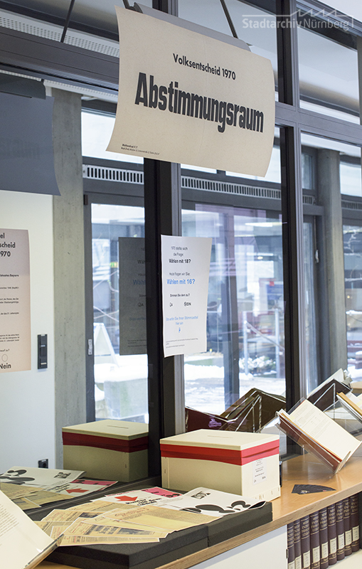 Präsentation der Unterlagen zum Volksentscheid vom 24.5.1970 anlässlich des Tags der Archive im Lesesaal des Stadtarchivs Nürnberg. Foto Jasmin Staudacher, 3.3.2018. Stadtarchiv Nürnberg
