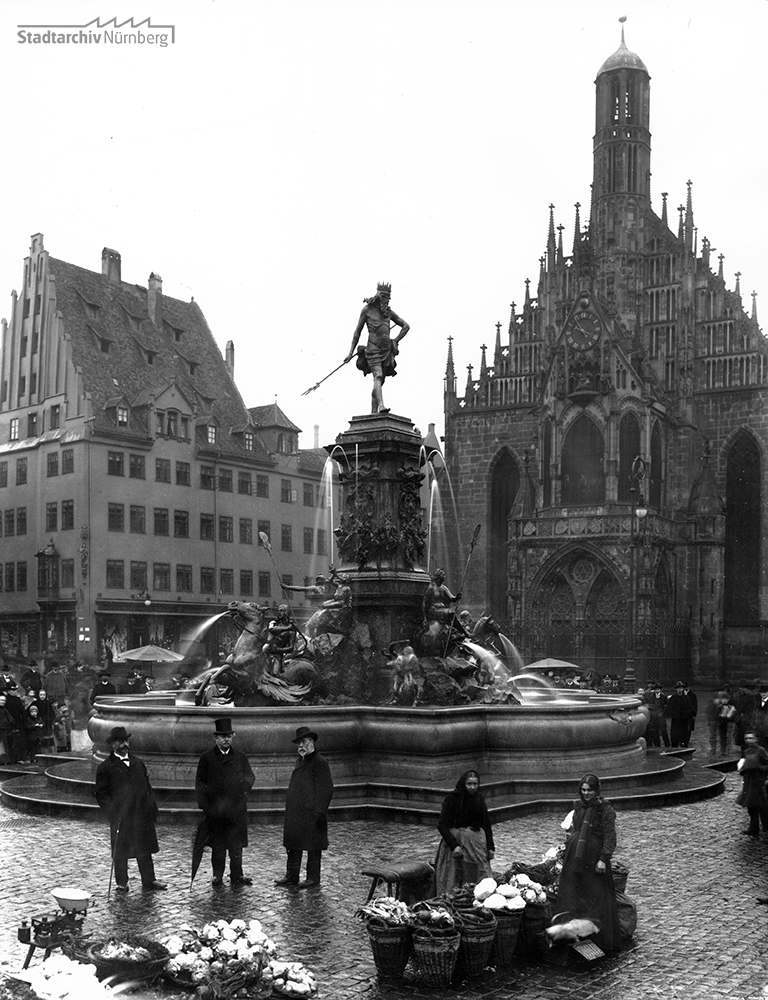 Neptunbrunnen auf dem Hauptmarkt