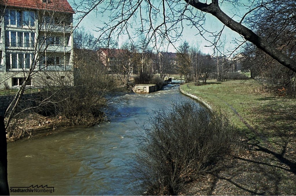 Ehem. Wildwasser der Pegnitz östl. des Meisterleinsplatzes, 1965 (A 55-III-42-2-4)